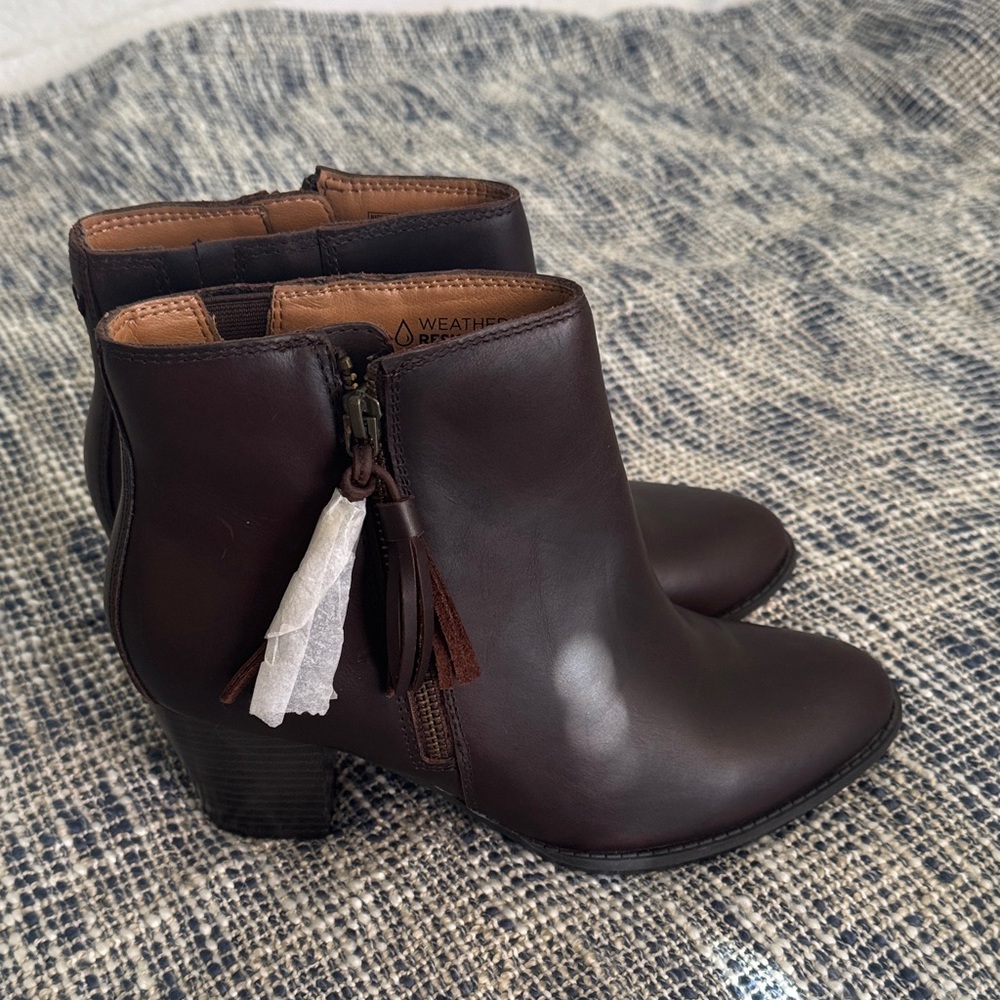 Vionic boots